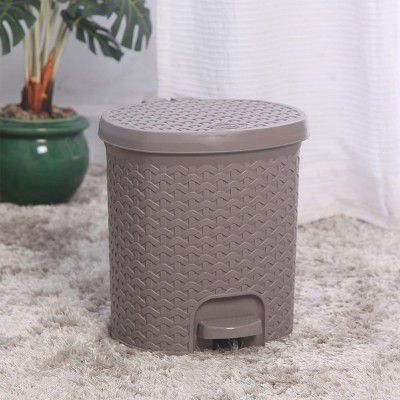 Cello Classic Plastic Pedal Dustbin, 12 litres, Grey