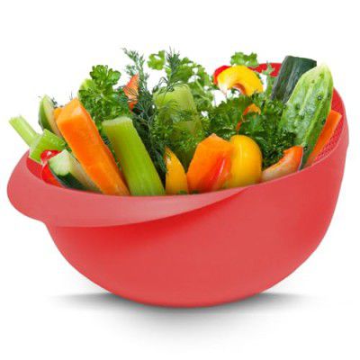 Frenchware Plastic Colander Bowl, Premium-Grade Plastic, 100% Food Safe, BPA-Free, Dishwasher Safe (Red, 1 Unit)