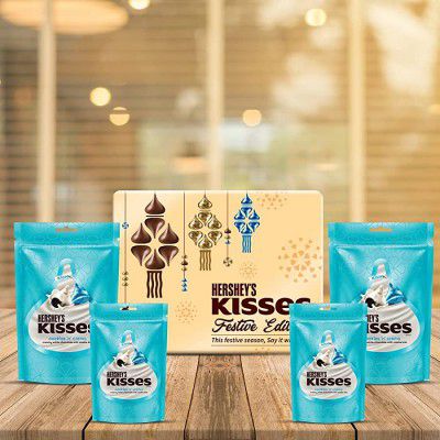 HERSHEYS Kisses Diwali Gift Pack Cookies n Crème 266g, Chocolate