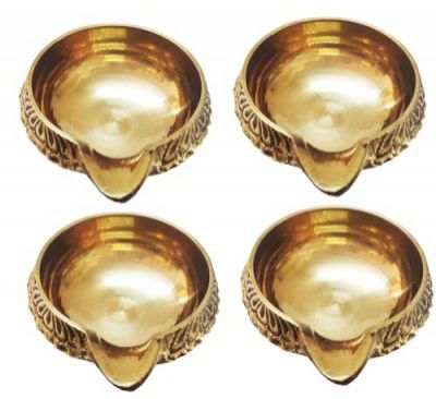 Yamkay Brass Oil Lamp Diya/Vilakku Diya for Puja, Puja Kubera Deepam for Diwali Pooja Festive Gifts Oil Lamp Diya (Small, 4)